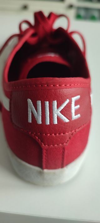 Zapatillas Nike SB rojas y blancas