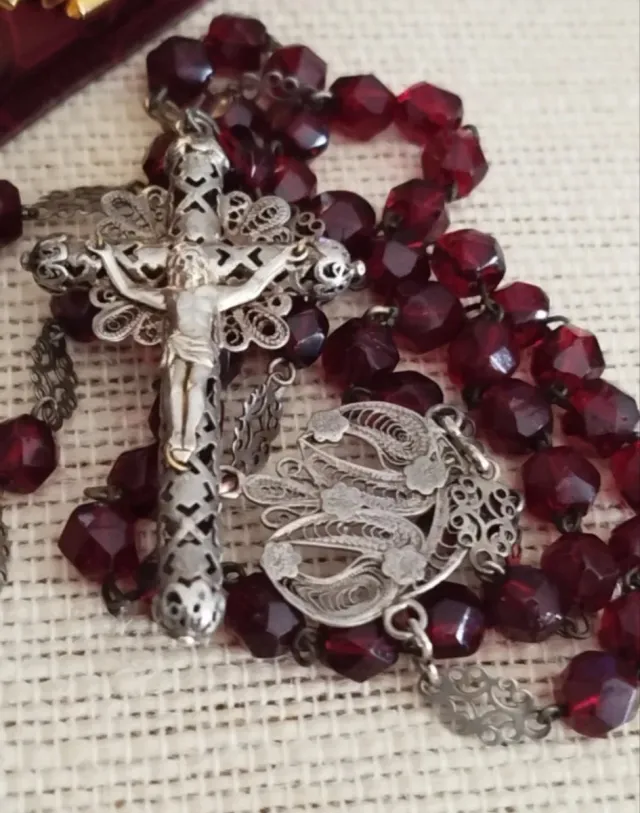 Rosario cristal granate, filigrana plata Mantilla