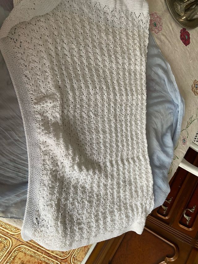 Mantón bebé, tejido a mano