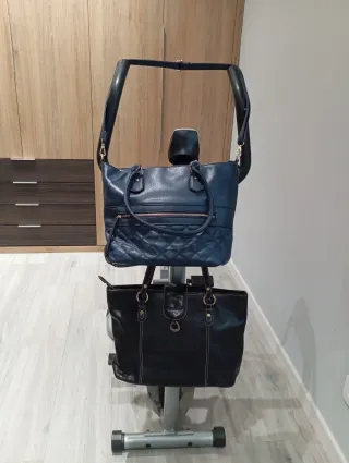 2 bolsos mujer: negro & azul marino