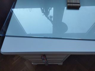 Mesa escritorio con cristal. Madera lacada blanco