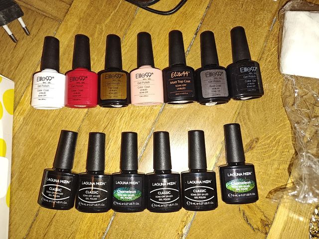 Kit manicura:  2 secadores y esmaltes y  más