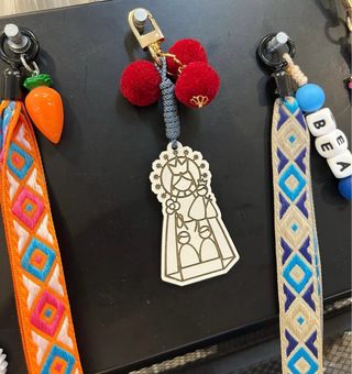 Llavero Virgen de los Desamparados  Hecho a mano