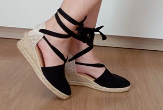 Sandalias cuña negras