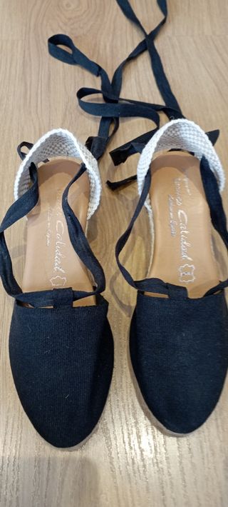 Sandalias cuña negras