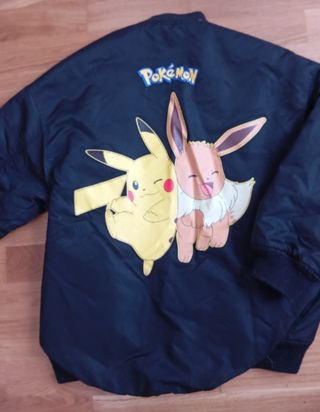Chaqueta bomber de Pokémon Pikachu-Eevee