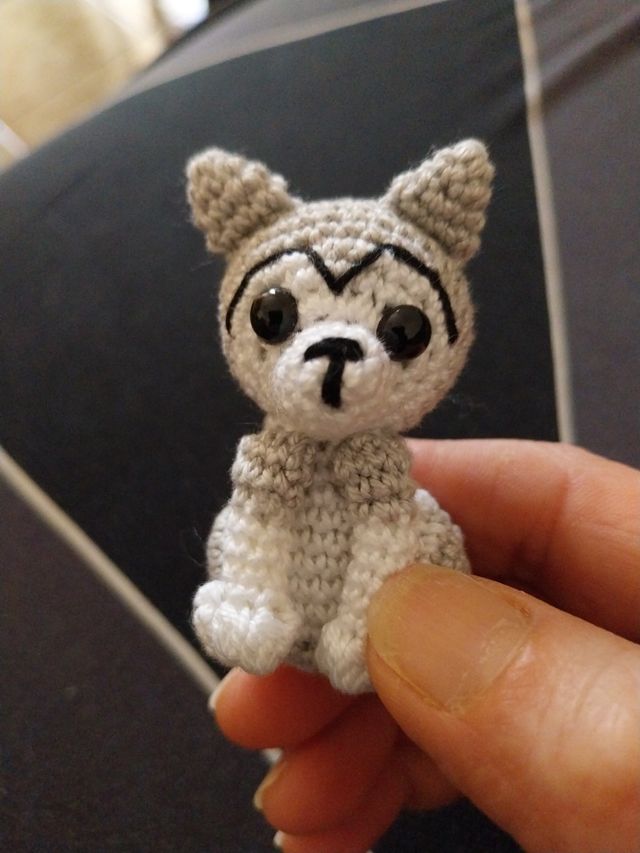Amigurumi lupo o husky a uncinetto