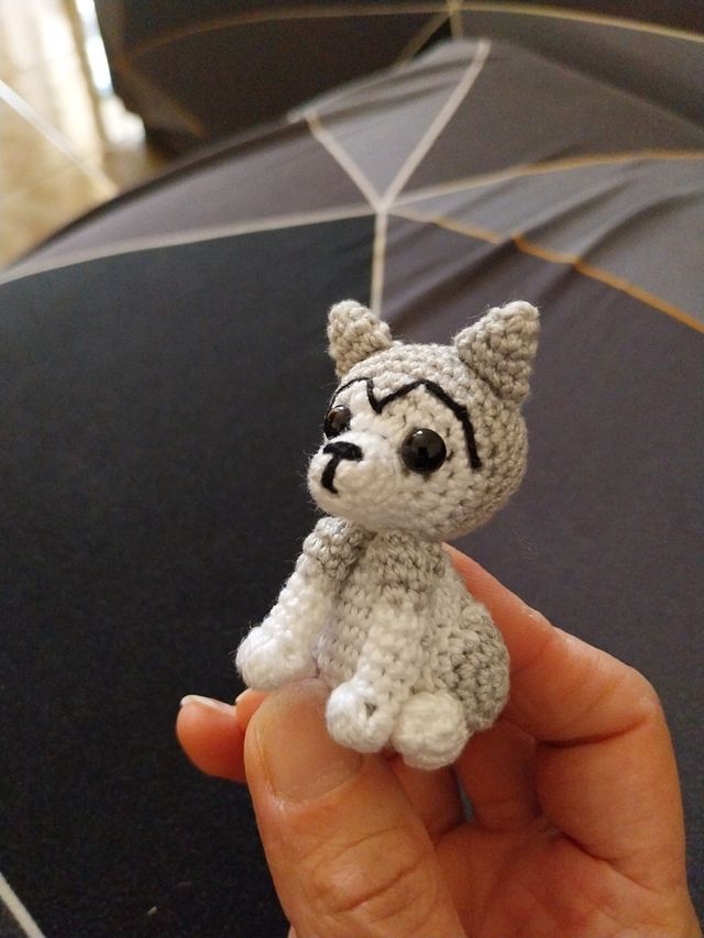 Amigurumi lupo o husky a uncinetto