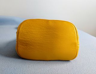 Bolso tipo saco de piel 