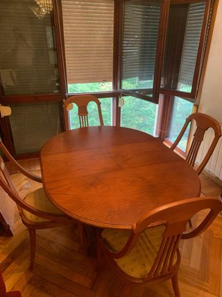 Mesa comedor extensible y 4 sillas
