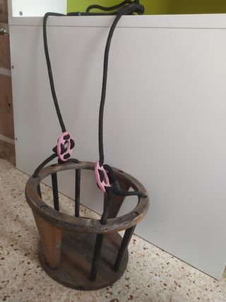 Columpio antiguo de madera