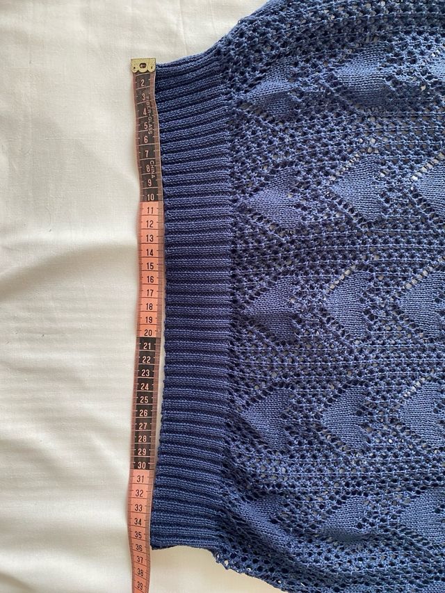 Blusa de crochet azul marino elegancia y comodidad