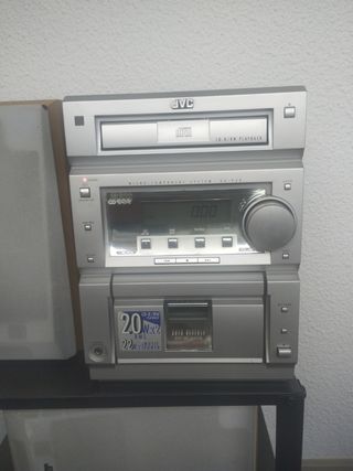 Minicadena JVC plata - CD, Radio, Altavoces