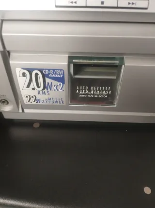 Minicadena JVC plata - CD, Radio, Altavoces