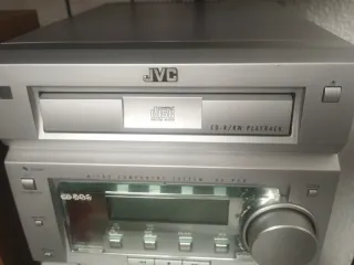 Minicadena JVC plata - CD, Radio, Altavoces