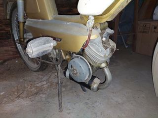 Motocicleta Peugeot BB antigua