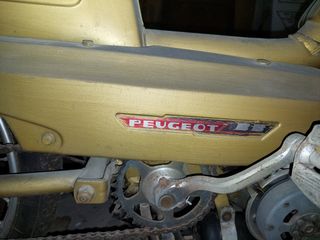 Motocicleta Peugeot BB antigua