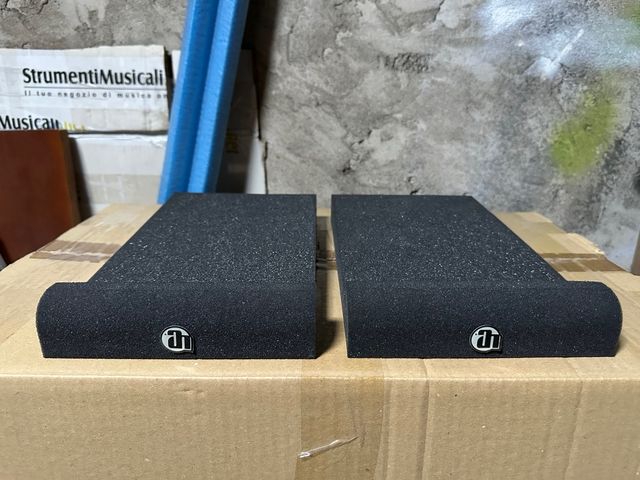 Supporti Adam Hall per casse acustiche