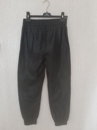 Pantalones jogger piel negros