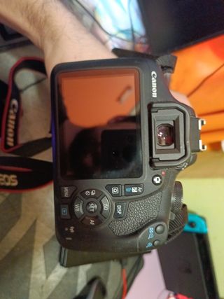 Canon EOS 2000D y Objetivo 18 55