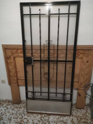 Puerta De Hierro Y Cristal