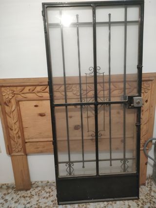 Puerta De Hierro Y Cristal
