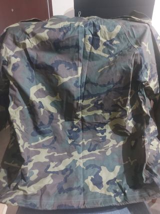 Chubasquero camuflaje bimetizado