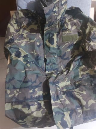 Chubasquero camuflaje bimetizado