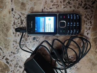 Nokia C2-01: móvil con cargador