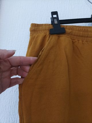 Pantalón chándal mostaza mujer