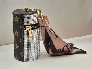 Llavero con estuche brillante