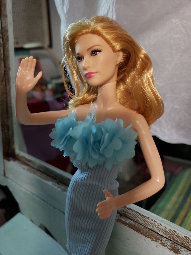 Muñeca Barbie fashion azul
