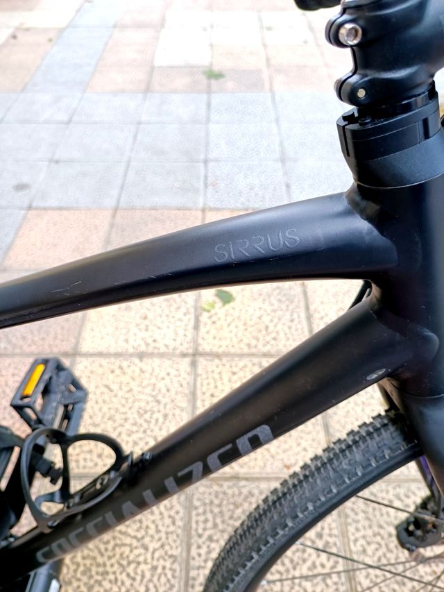 Bicicleta híbrida electrificada Specialized Sirrus