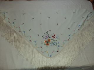 Mantón bordado
