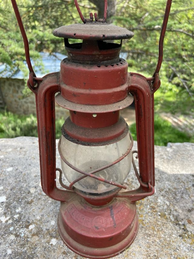 Lampara de aceite antigua. Quinqué