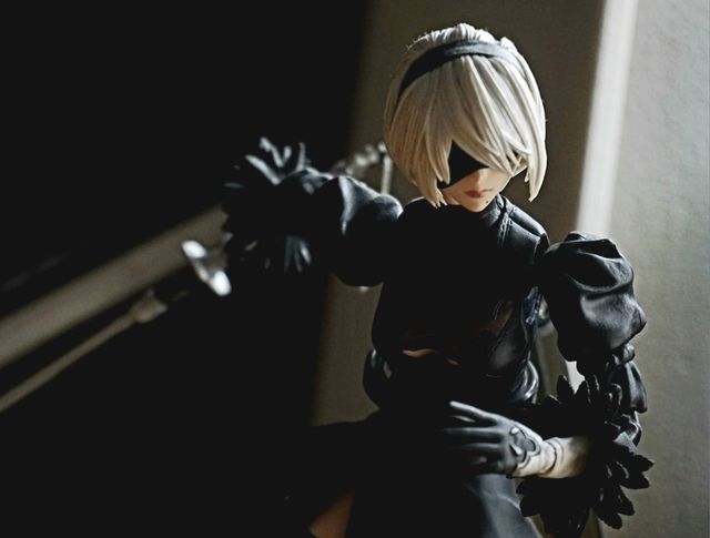 Figura Play Arts Kai - 2B Nier Automata original
