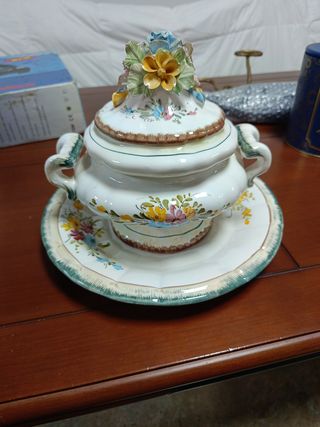 Sopera de porcelana años 80.