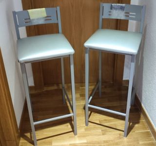 Dos taburetes altos de cocina 70 Cm