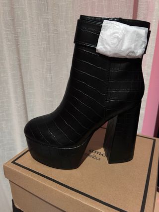 Botines negros a estrenar