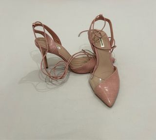 Zapato de tacón rosa