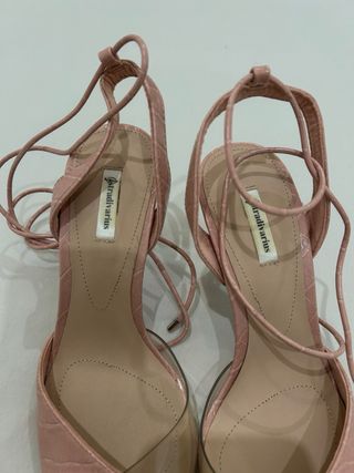 Zapato de tacón rosa