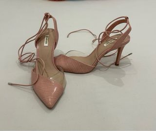 Zapato de tacón rosa