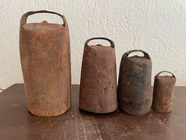 4 Cencerros antiguos de metal