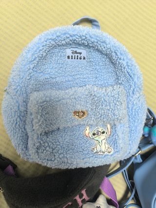 Mochila, bolso y gorras Stitch