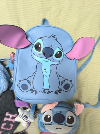 Mochila, bolso y gorras Stitch