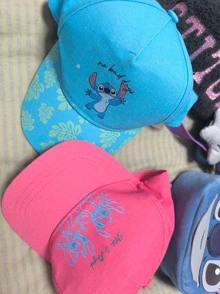 Mochila, bolso y gorras Stitch