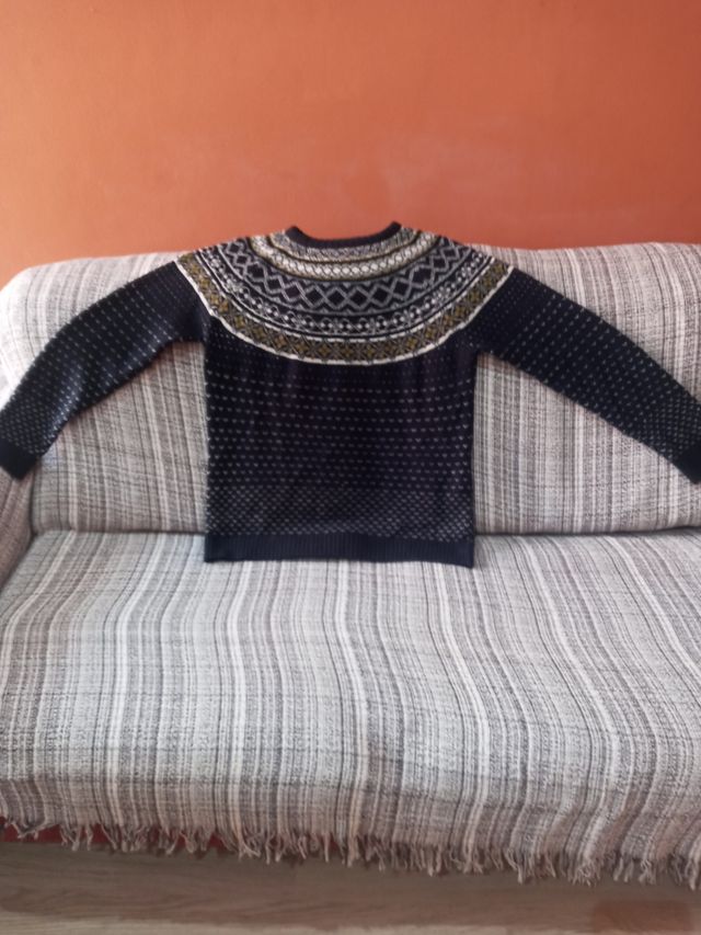 JERSEY CON ESTAMPADO LA PARTE TRASERA ES IGUAL