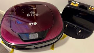Robot aspirador LG Homebot VR64701LVMP especial mascotas con accesorios