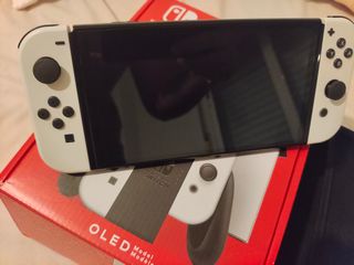 Nintendo Switch OLED blanca y negra