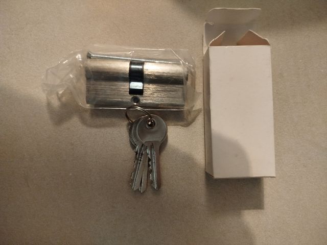 Cilindros bombillos puerta